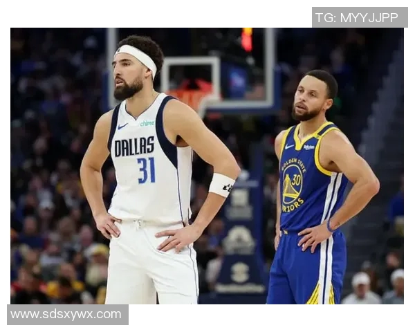 勇士主场轻取独行侠，替补双核合砍 24 分